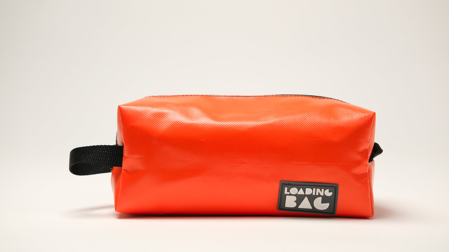 🌟 XL Bold Accessory Bag - Your Ultimate Companion! Repurposed billboards, durable tarpulin. Makeup, pencil, cable, accessory organizer. Sustainable, durable, versatile. Make a statement with sustainability! 🌿💼✨ Shop now! 💚👜 #SustainableLiving #UpcycledFashion