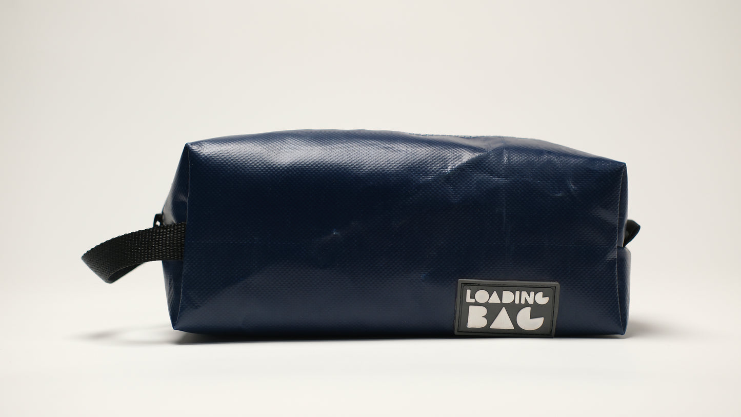 🌟 XL Bold Accessory Bag - Your Ultimate Companion! Repurposed billboards, durable tarpulin. Makeup, pencil, cable, accessory organizer. Sustainable, durable, versatile. Make a statement with sustainability! 🌿💼✨ Shop now! 💚👜 #SustainableLiving #UpcycledFashion