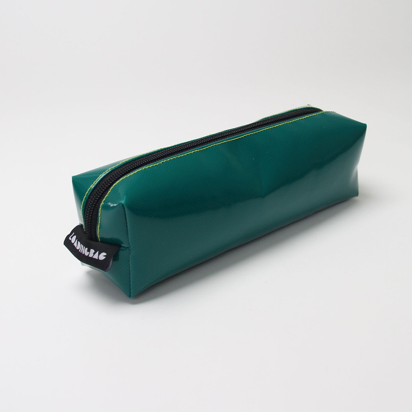 🌟 XL Bold Accessory Bag - Your Ultimate Companion! Repurposed billboards, durable tarpulin. Makeup, pencil, cable, accessory organizer. Sustainable, durable, versatile. Make a statement with sustainability! 🌿💼✨ Shop now! 💚👜 #SustainableLiving #UpcycledFashion