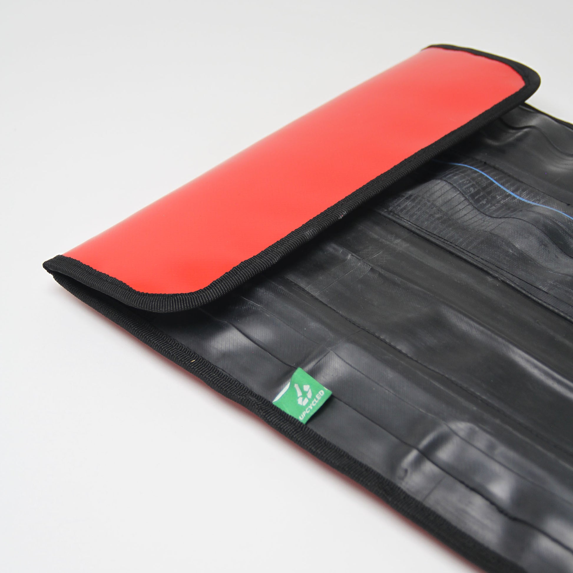 π Laptop Sleeve 16" - Stylish, Sustainable Protection! Designed for MacBook 16", crafted with care. Extra protection, tailored fit, eco-friendly. Upgrade your laptop style sustainably! π»πΏβ¨ #SustainableTech #ProtectiveStyle