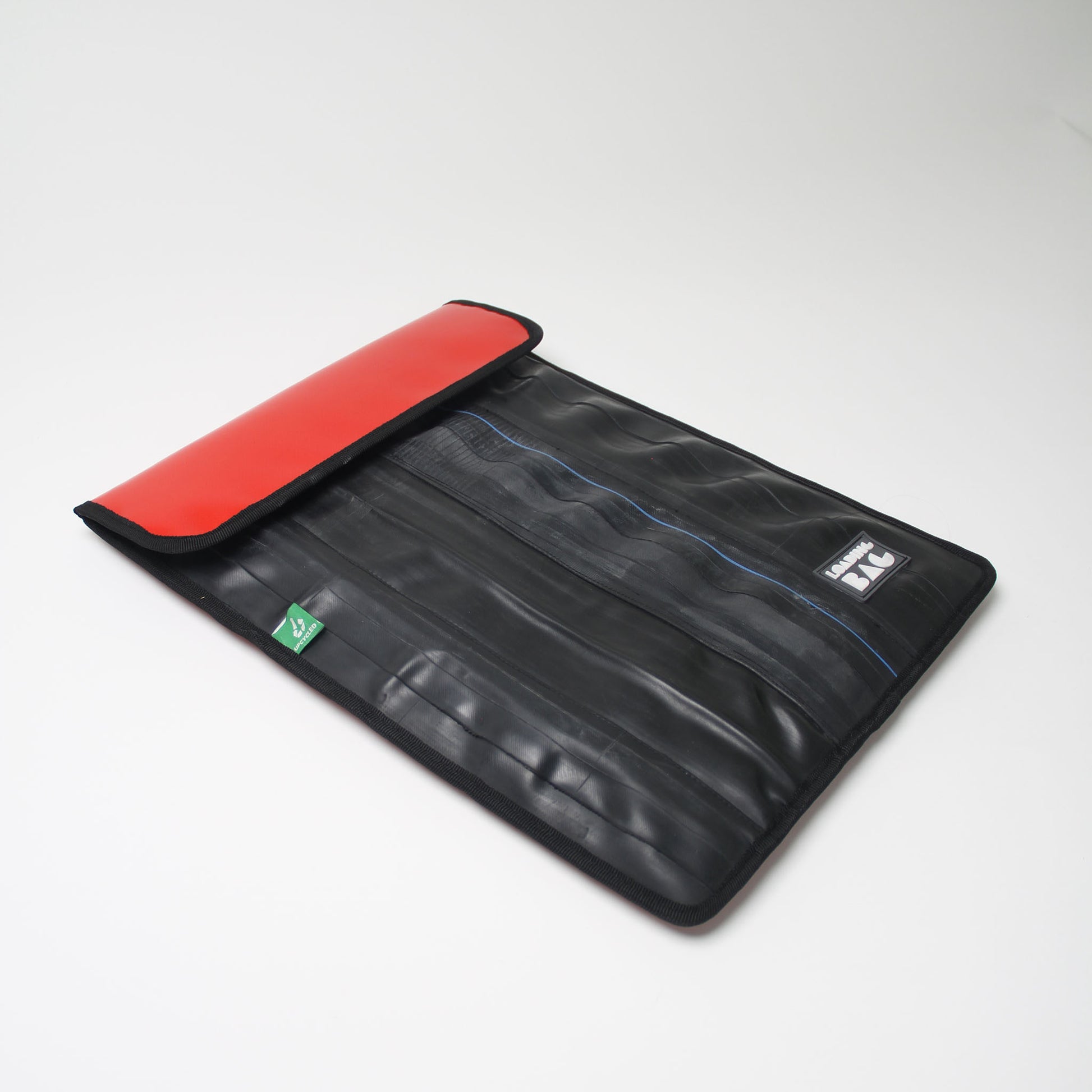 π Laptop Sleeve 16" - Stylish, Sustainable Protection! Designed for MacBook 16", crafted with care. Extra protection, tailored fit, eco-friendly. Upgrade your laptop style sustainably! π»πΏβ¨ #SustainableTech #ProtectiveStyle