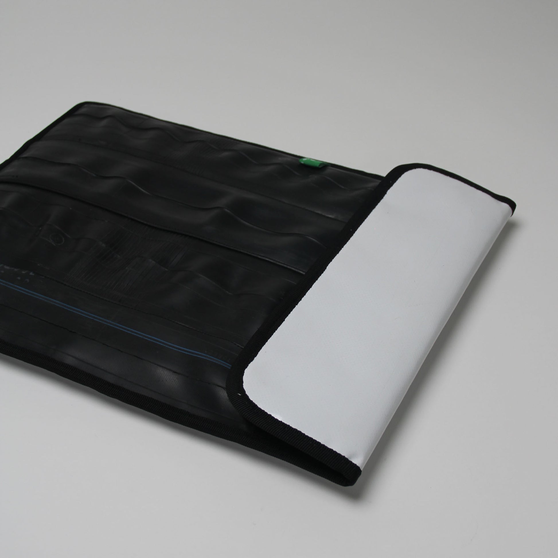 π Laptop Sleeve 16" - Stylish, Sustainable Protection! Designed for MacBook 16", crafted with care. Extra protection, tailored fit, eco-friendly. Upgrade your laptop style sustainably! π»πΏβ¨ #SustainableTech #ProtectiveStyle