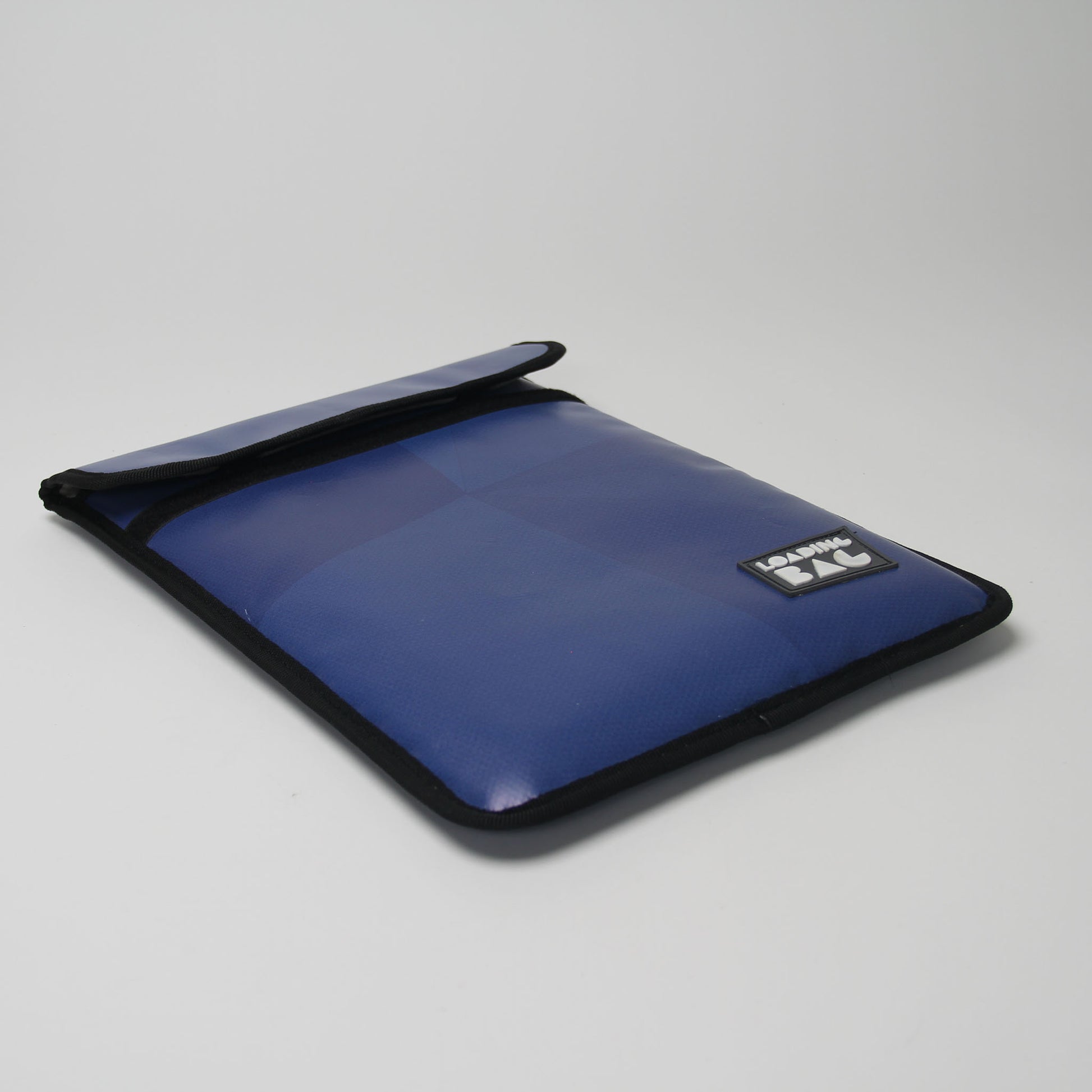 🌟 Laptop Sleeve 16" - Stylish, Sustainable Protection! Designed for MacBook 16", crafted with care. Extra protection, tailored fit, eco-friendly. Upgrade your laptop style sustainably! 💻🌿✨ #SustainableTech #ProtectiveStyle