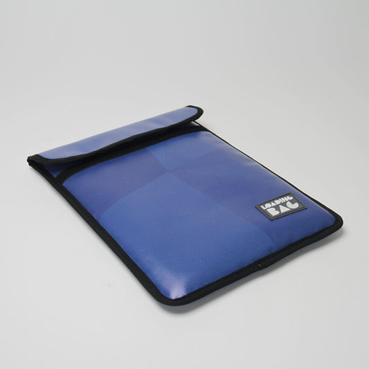 🌟 Laptop Sleeve 16" - Stylish, Sustainable Protection! Designed for MacBook 16", crafted with care. Extra protection, tailored fit, eco-friendly. Upgrade your laptop style sustainably! 💻🌿✨ #SustainableTech #ProtectiveStyle