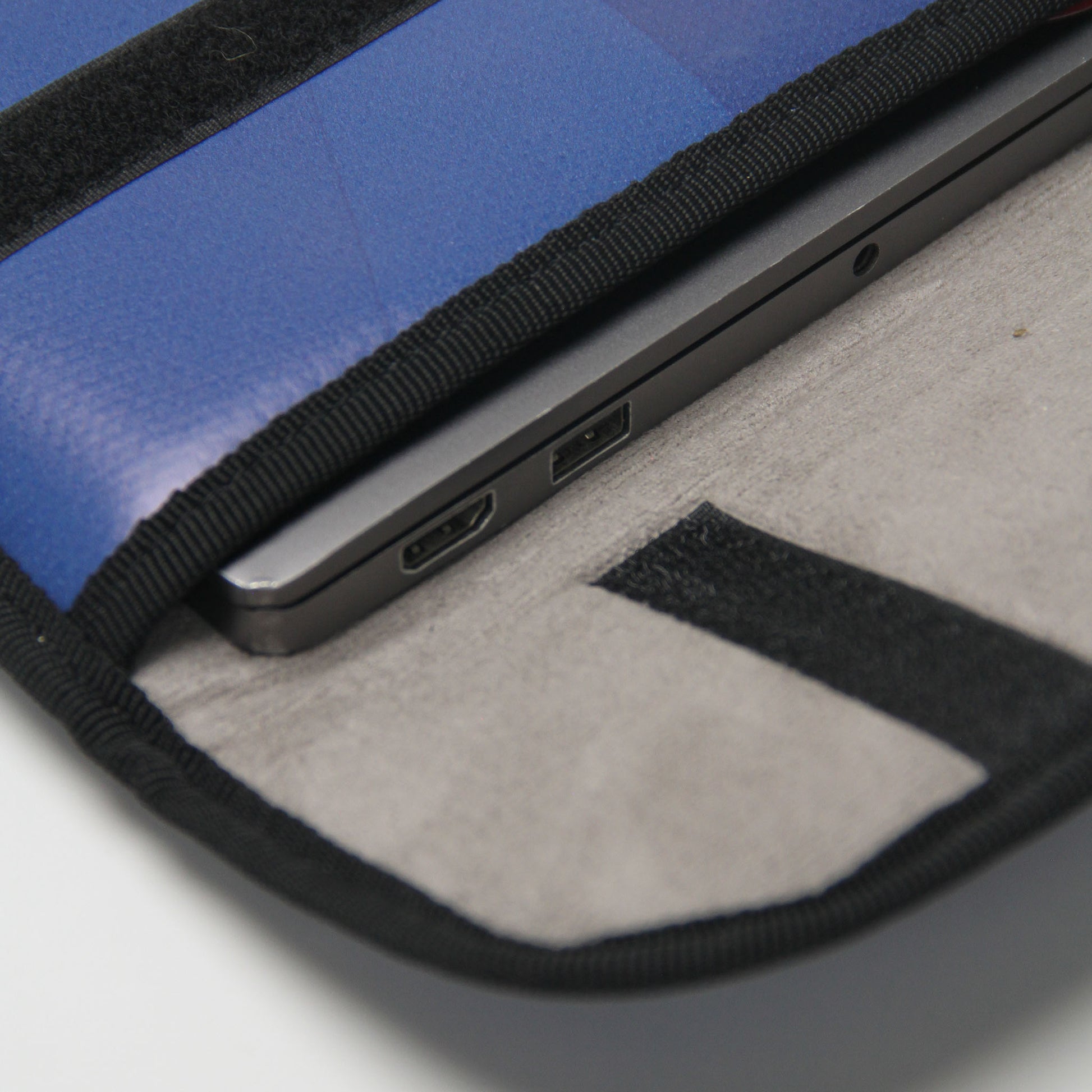 🌟 Laptop Sleeve 16" - Stylish, Sustainable Protection! Designed for MacBook 16", crafted with care. Extra protection, tailored fit, eco-friendly. Upgrade your laptop style sustainably! 💻🌿✨ #SustainableTech #ProtectiveStyle