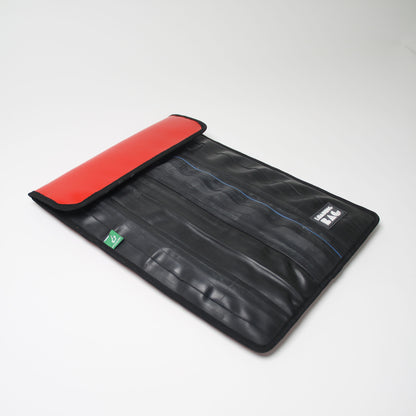 🌟 Laptop Sleeve 16" - Stylish, Sustainable Protection! Designed for MacBook 16", crafted with care. Extra protection, tailored fit, eco-friendly. Upgrade your laptop style sustainably! 💻🌿✨ #SustainableTech #ProtectiveStyle