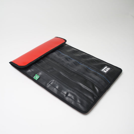 🌟 Laptop Sleeve 16" - Stylish, Sustainable Protection! Designed for MacBook 16", crafted with care. Extra protection, tailored fit, eco-friendly. Upgrade your laptop style sustainably! 💻🌿✨ #SustainableTech #ProtectiveStyle