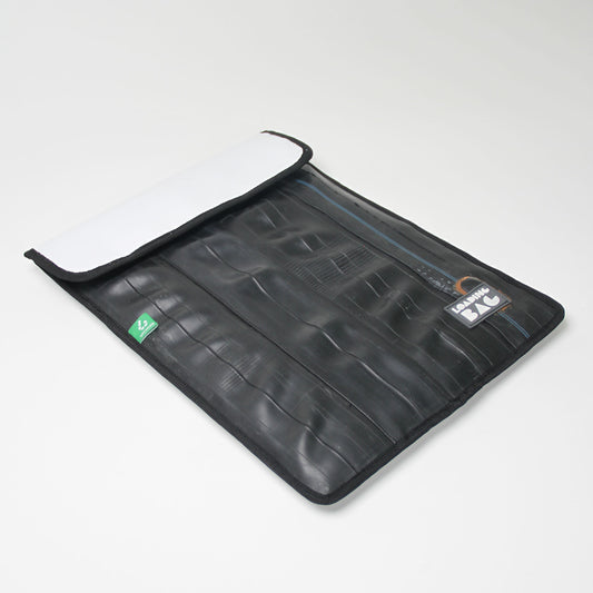 🌟 Laptop Sleeve 16" - Stylish, Sustainable Protection! Designed for MacBook 16", crafted with care. Extra protection, tailored fit, eco-friendly. Upgrade your laptop style sustainably! 💻🌿✨ #SustainableTech #ProtectiveStyle
